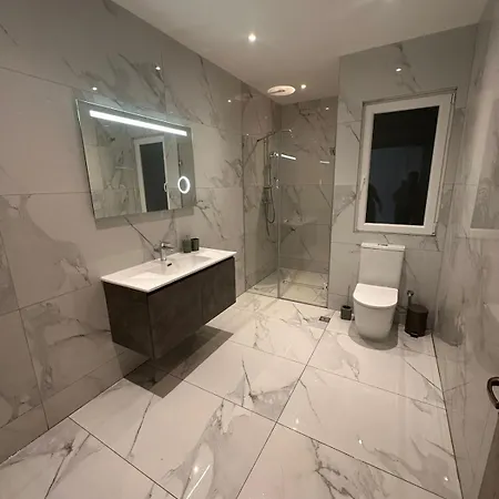 Apartment New 3 Bedroom W Large Terrace & Panoramic Views *