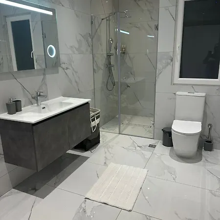 New 3 Bedroom W Large Terrace & Panoramic Views Апартаменты *