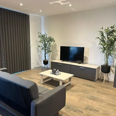 Апартаменты New 3 Bedroom W Large Terrace & Panoramic Views *